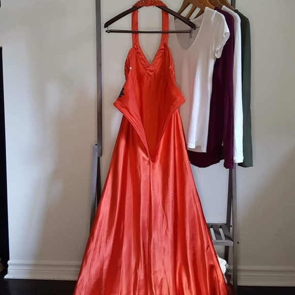 Orange 🍊 formal gown - Picture 3 of 10